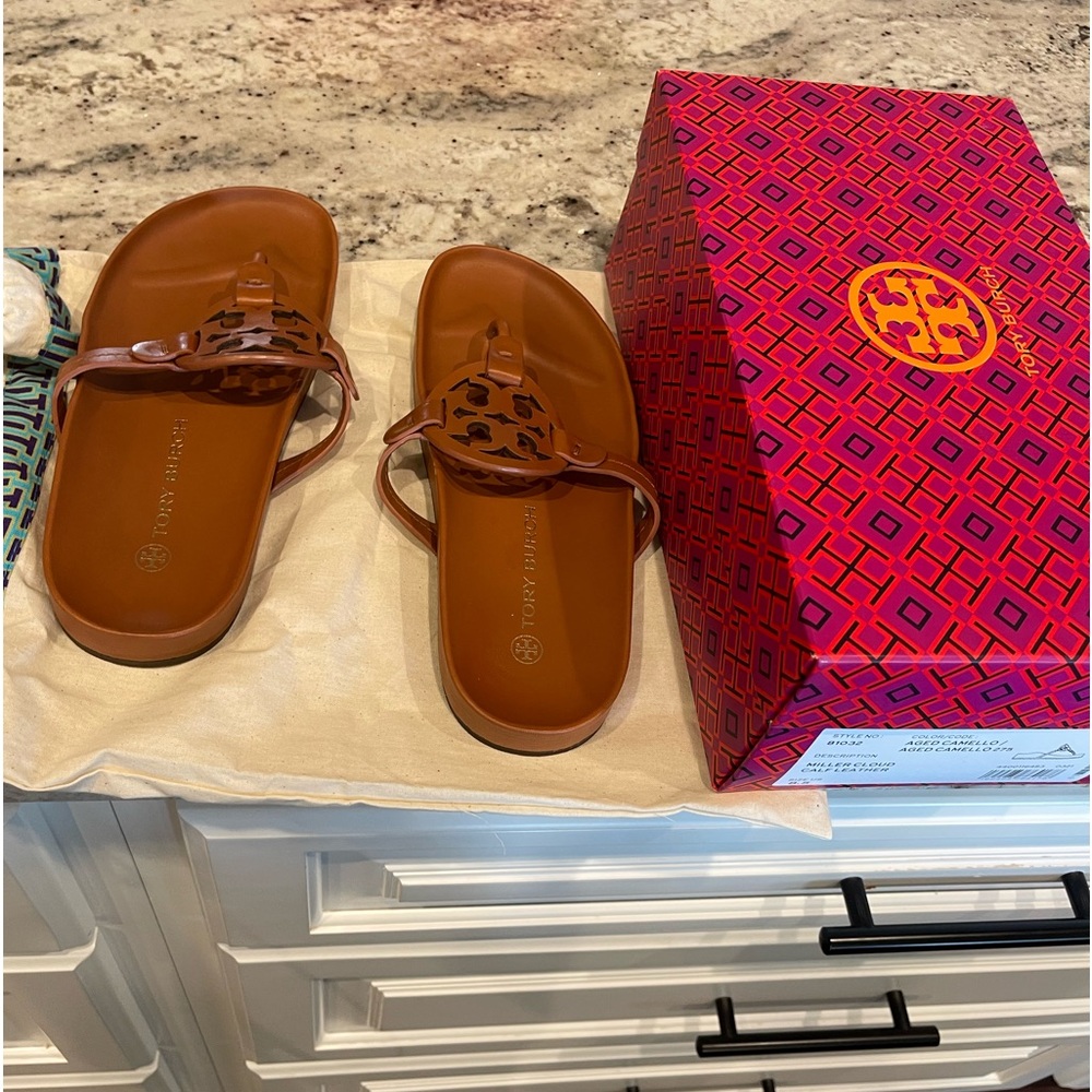 NWOT Tori Birch Miller Cloud Sandals Size 8.5